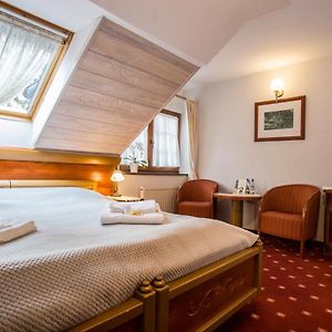 Standard Zimmer mit Kingsize-Bett